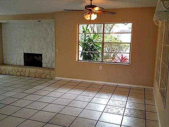 5th image of 2501 Krueger Ln