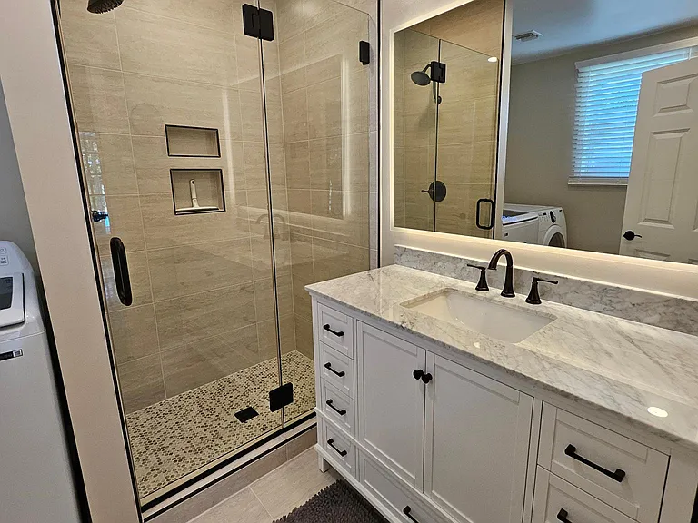 906 N Parish Pl — Photo 16