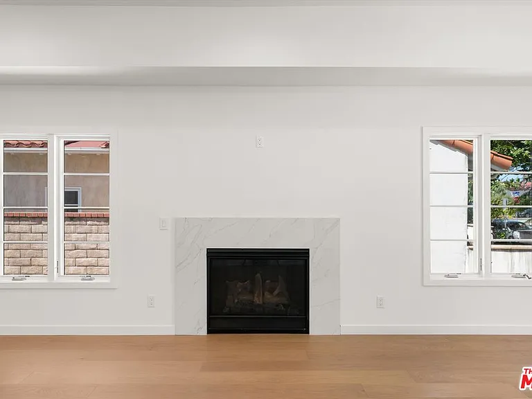 2316 Hill St — Photo 3