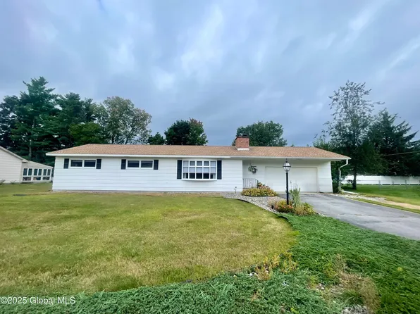 17 Centennial Drive, Queensbury, NY 12804