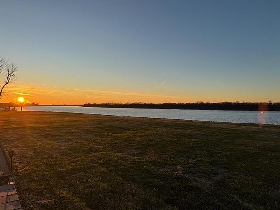 3rd image of 3628 Riverbend Cv