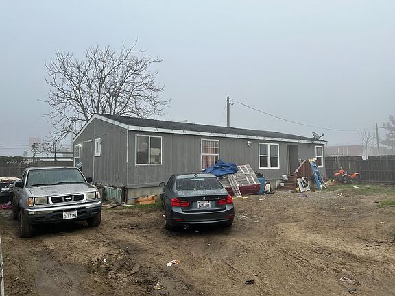 5th image of 701 W Bianchi Rd