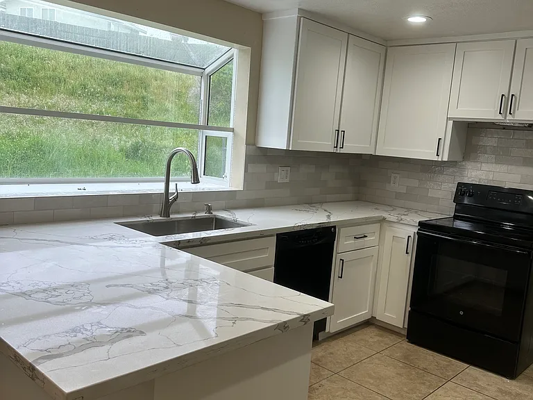 704 Windward Ct — Photo 4