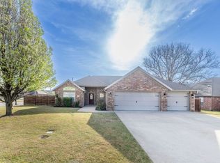 10910 W Stonecrop Ln, Prairie Grove, AR 72753