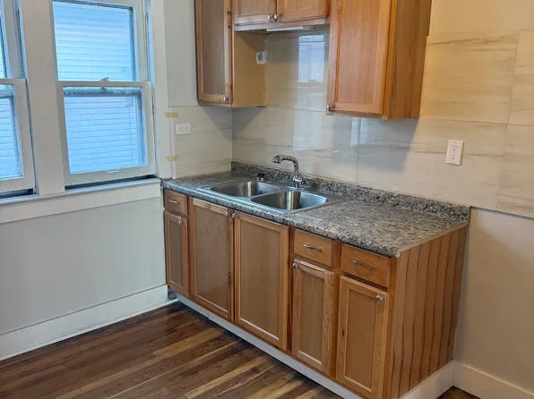 1974 Nelawood Rd, Cleveland, OH 44112