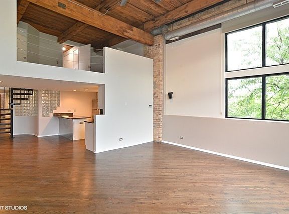 5th image of 2620 N Clybourn Ave