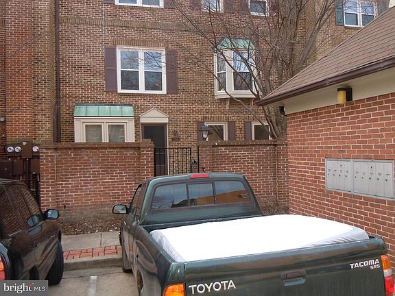 3rd image of 1120 N Taylor St #1