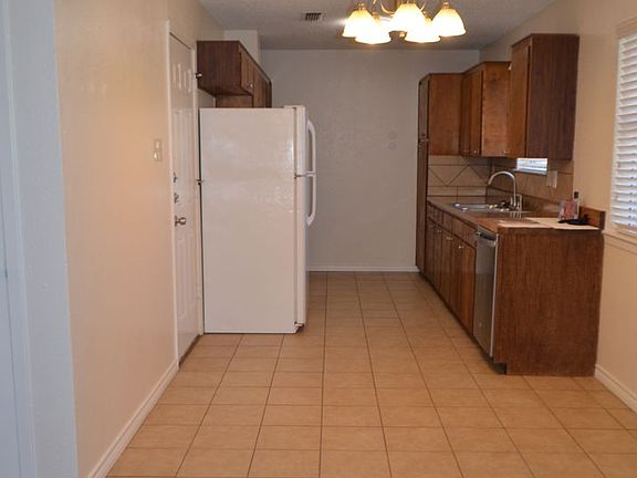4th image of 1008 Jackie Jo Ln