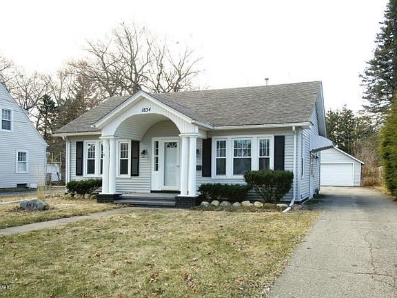 2nd image of 1834 Lakeway Ave