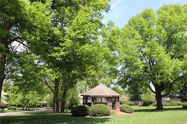 1st image of 9 Brookgreen Pl