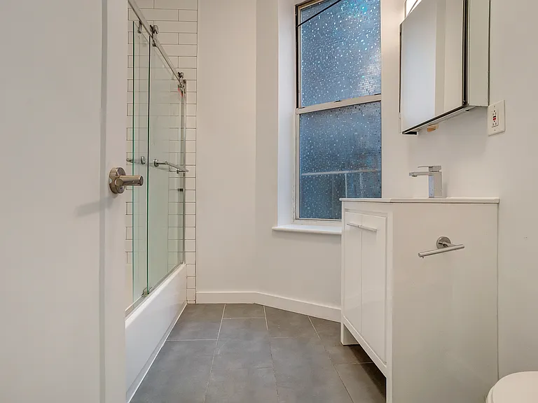 364 W 51st St #1R — Photo 10