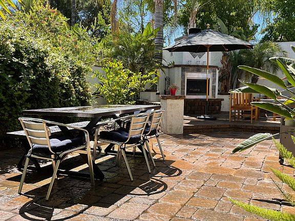 Outside Dining w/ Outdoor Fireplace and Propane Griddle