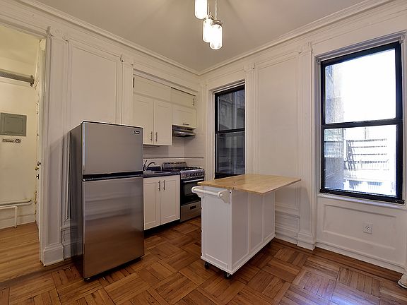 3rd image of 226 3rd Ave #21