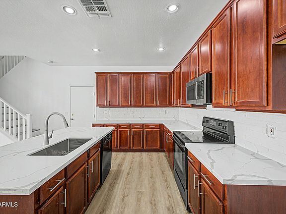 3rd image of 3837 E KENT Avenue
