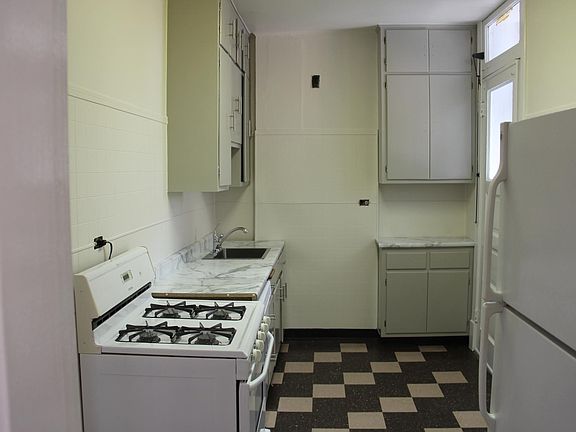 3rd image of 3926 N Elston Ave