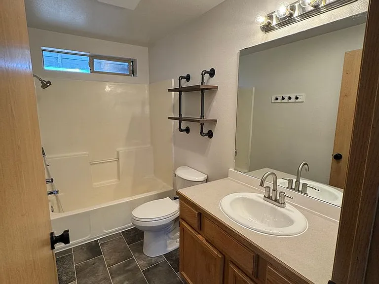2007 SW Timber Ave #10 — Photo 9