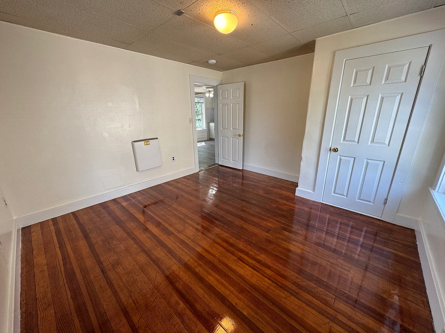 2 bed, 950 sqft, $2,400 — Photo 3