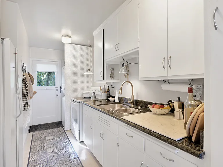 127 Baltimore Ave — Photo 3