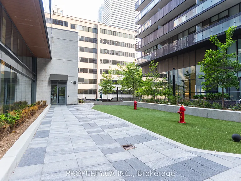 39 Roehampton Ave #4304 — Photo 20