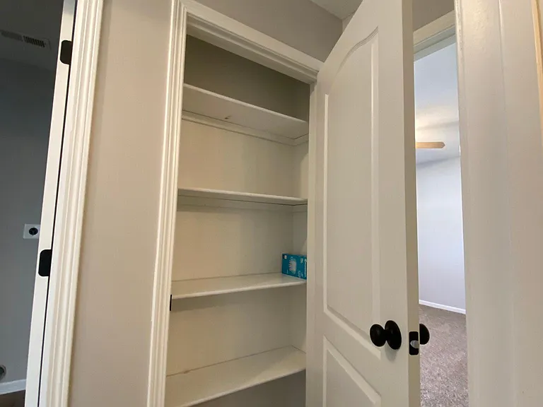 220 SW Chartwell Cir #220 — Photo 11