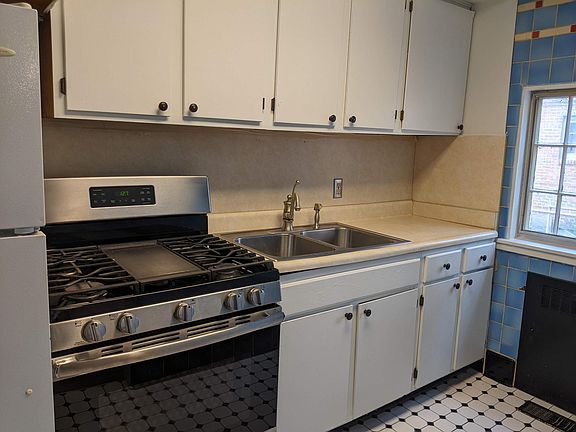3rd image of 511 SE 1st St APT A