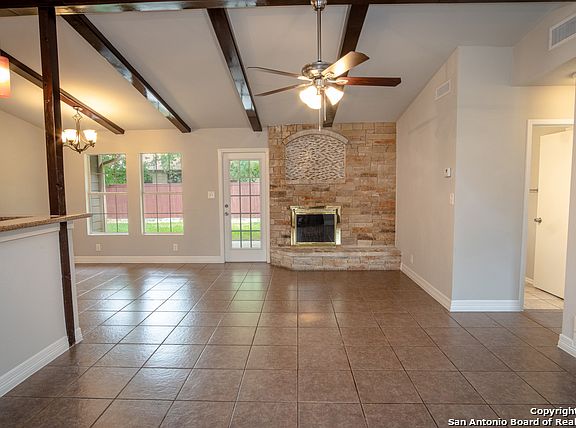 4th image of 4023 Willow Green Dr
