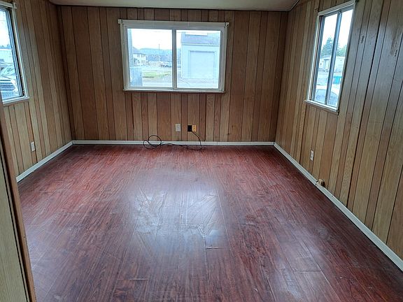 5th image of 216 W Curtis St Trailer 53
