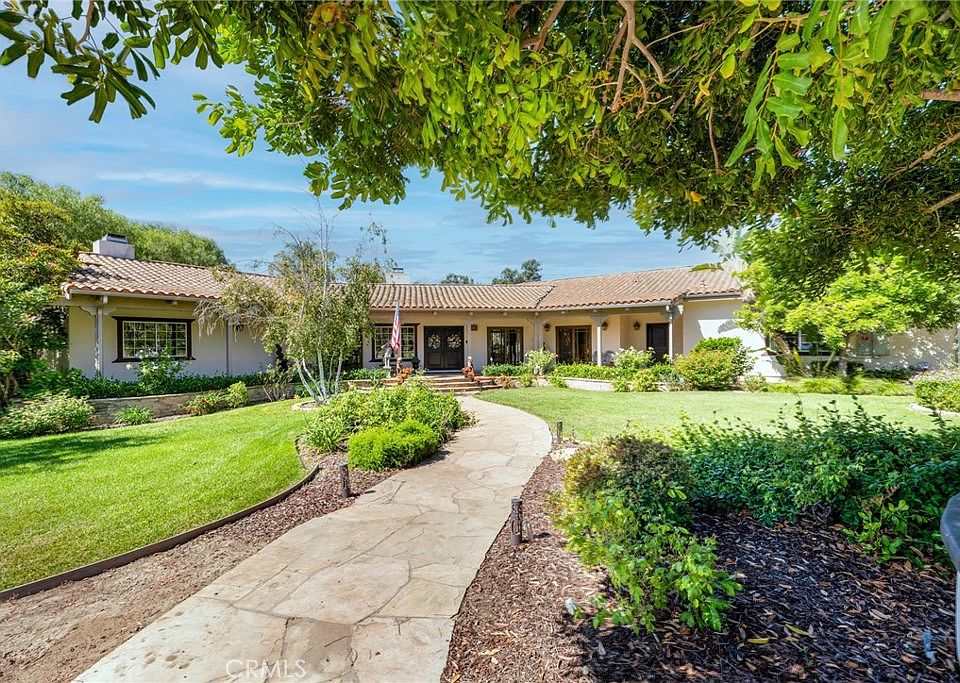1st image of 2831 N Los Cedros Cir