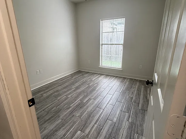 3001 Northbank Dr — Photo 28