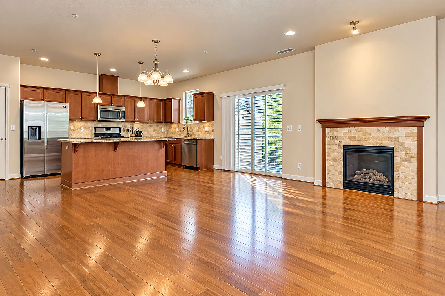 3 bed, 2.5 bath, 1565 sqft, $2,900 — Photo 3