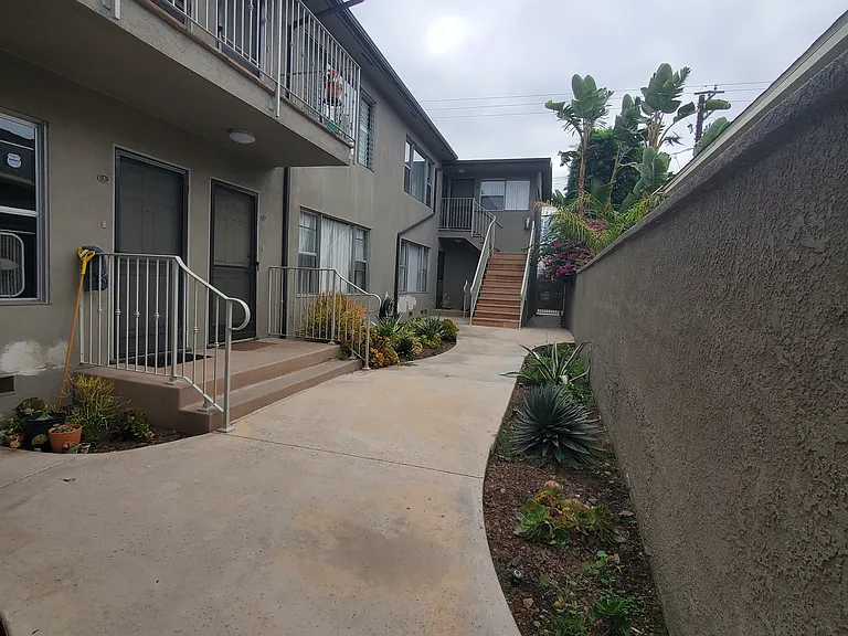 330 Orizaba Ave #2 — Photo 16