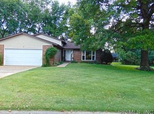 16 Foreman Dr, Glen Carbon, IL 62034