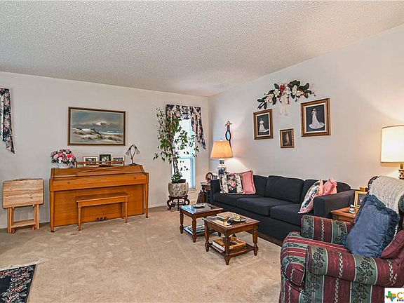 4th image of 210 Park Village Ln