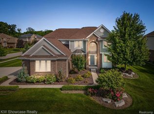 1962 Trowbridge Ln, Commerce Township, MI 48382