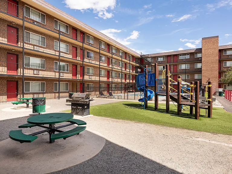 Meridian Garden Apartments — Photo 14