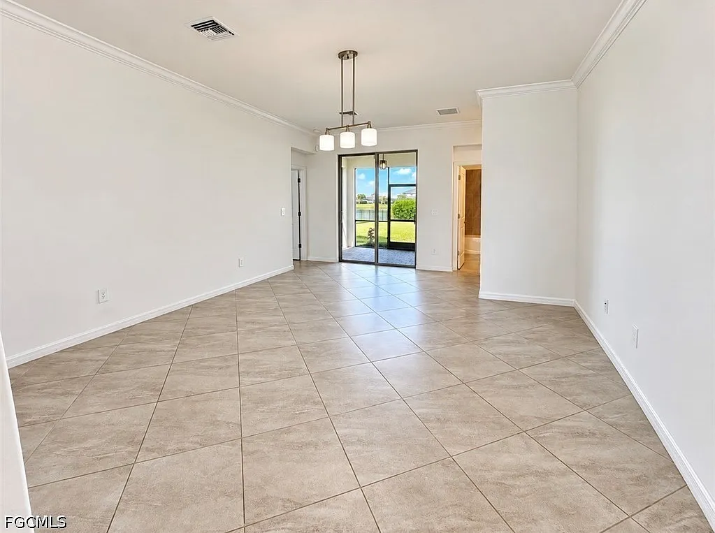 3 bed, 2.0 bath, 1677 sqft, $2,300 — Photo 4
