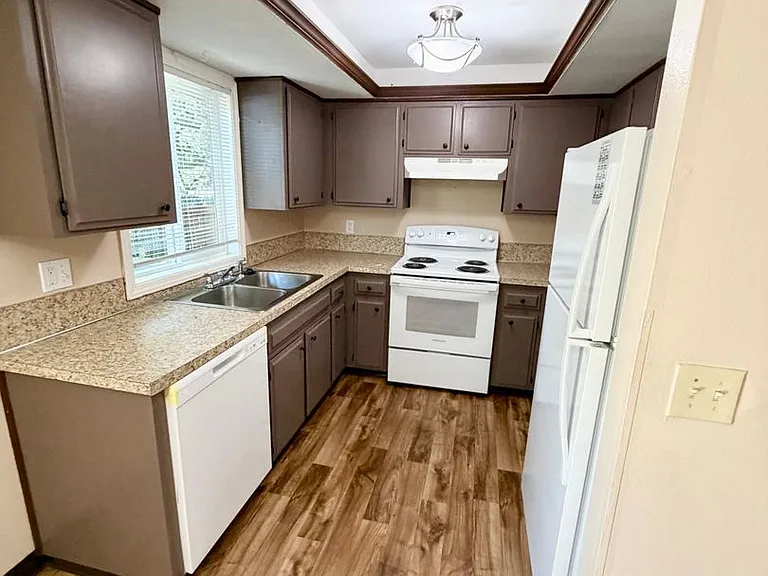 1245 Baxter Rd SE — Photo 4