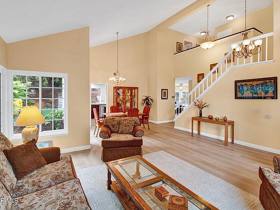 3rd image of 2247 Green Oak Ct
