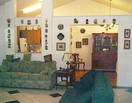 3rd image of 7923 BEECHNUT PARK