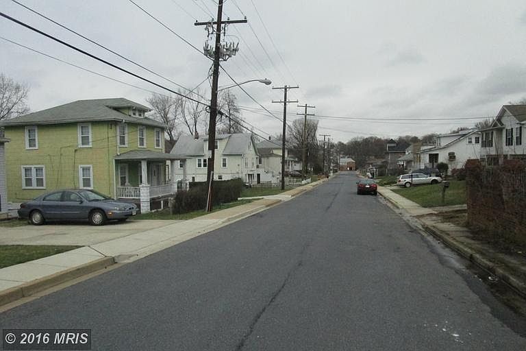 2nd image of 715 61st Ave