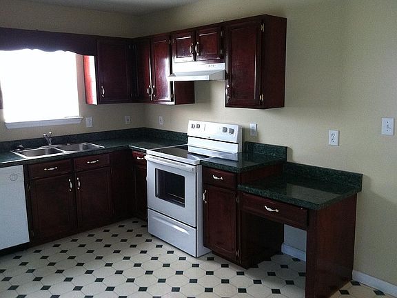 2nd image of 3155 Holly Brook Cir NE