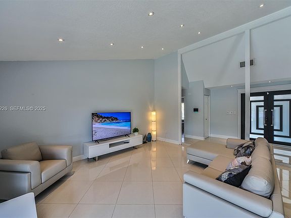 5th image of 20550 NE 8th Ct