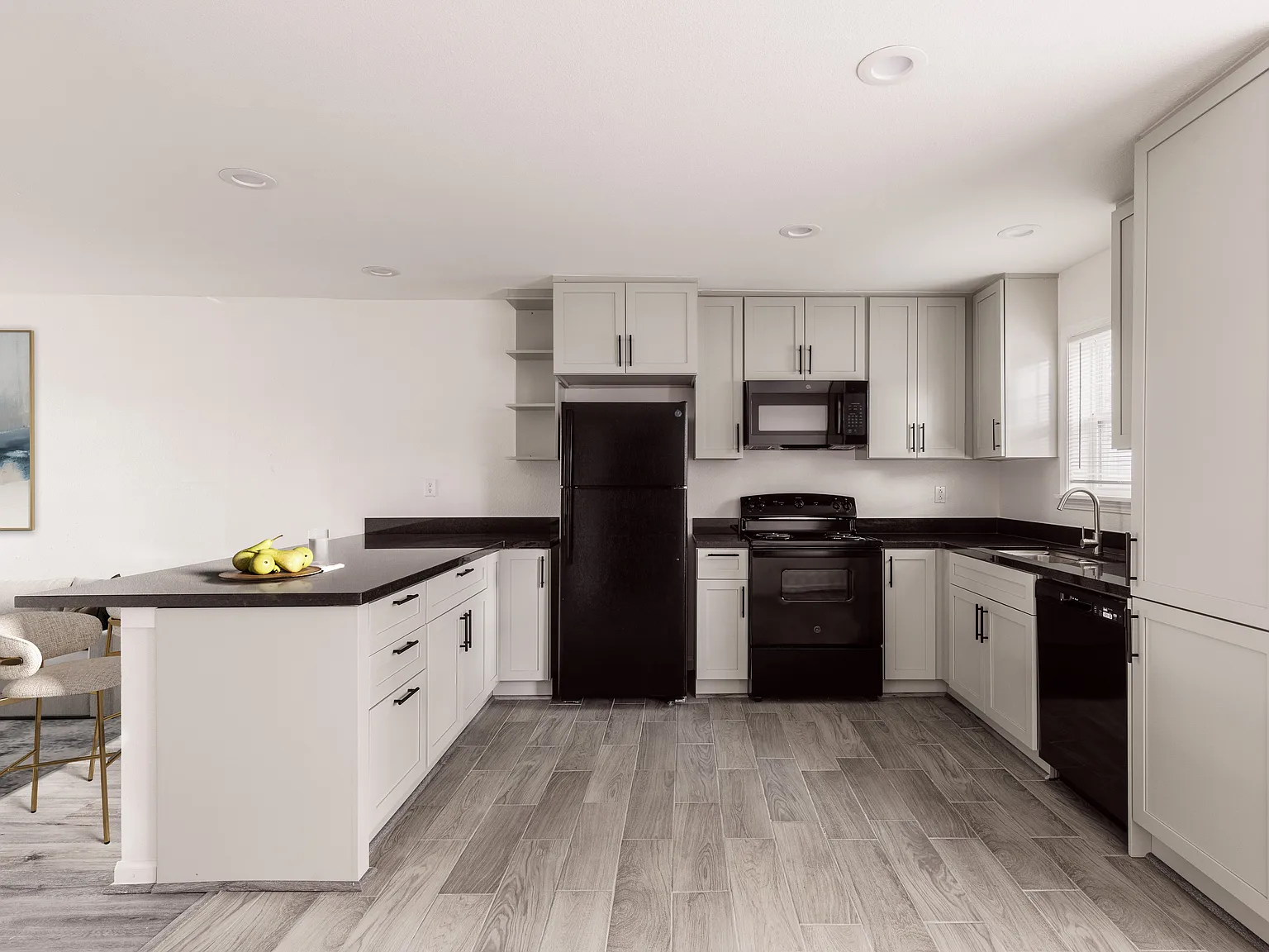 1 bed, 670 sqft, $999 — Photo 2