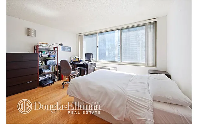 Rented by Douglas Elliman | media 4