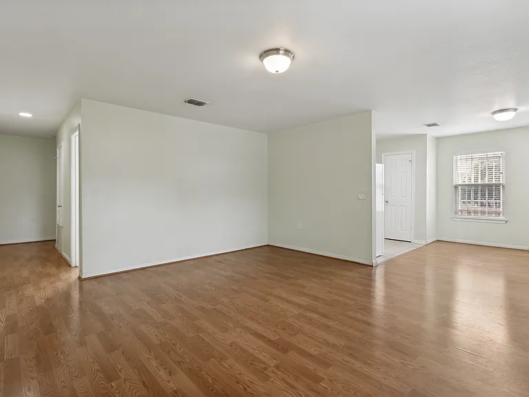 1834 Bayside St — Photo 2