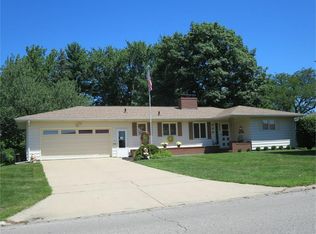 606 Hilltop Rd, Waterloo, IA 50701