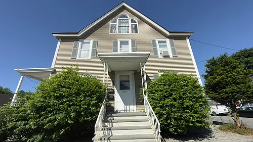 1396 Bridge St #1 Photo 1