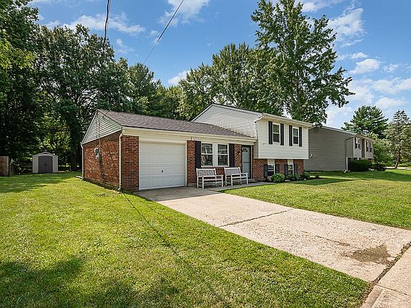 3rd image of 4784 Shadowood Ct