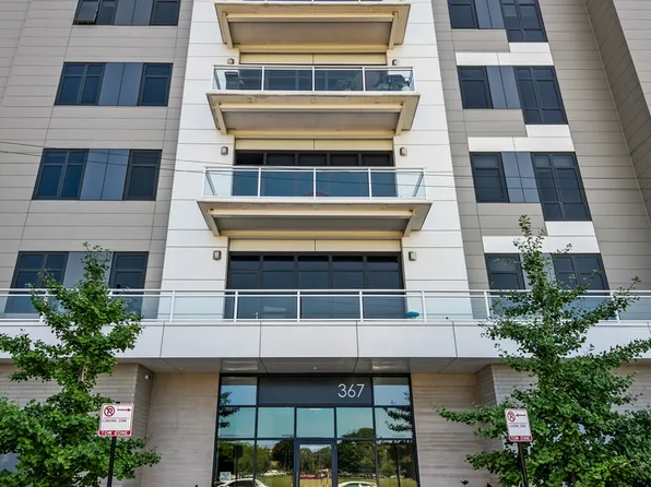 367 W Locust St #601, Chicago, IL 60610