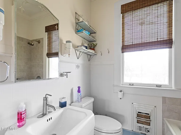 228 Amelia St — Photo 11
